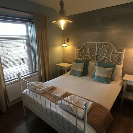 Ty Rosa Rooms-2